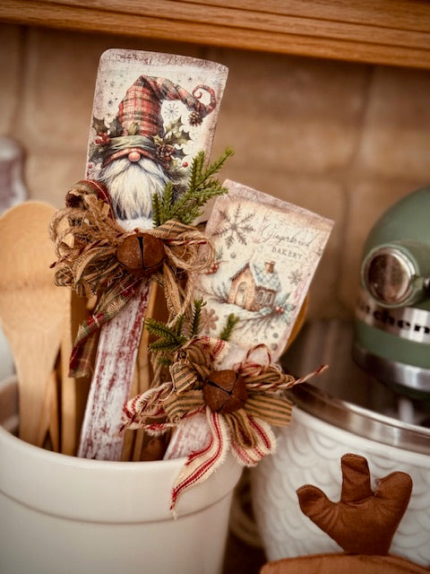 Lola's Decorative Spatula - Gingerbread Bakery